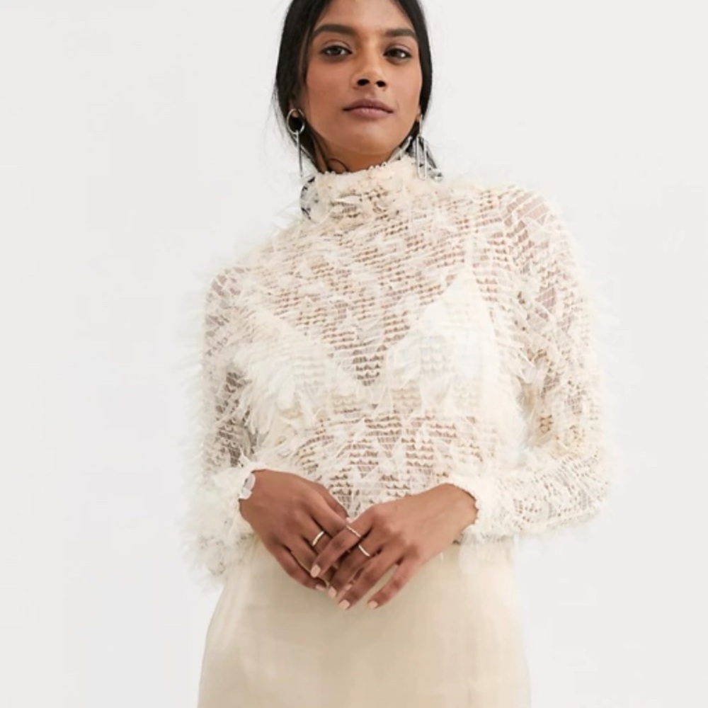 Simonett Mistu Ruffle Beige Top